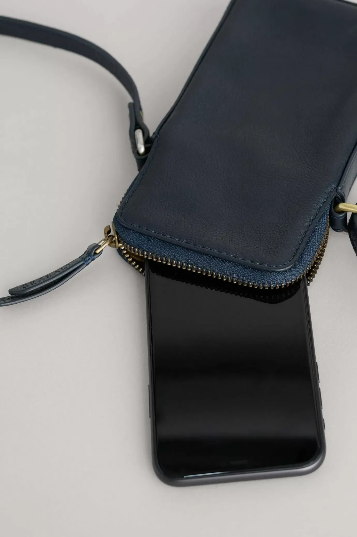 Seasalt Cornwall Kenwyn Zip Up Cross Body Phone Wallet<Women Bags
